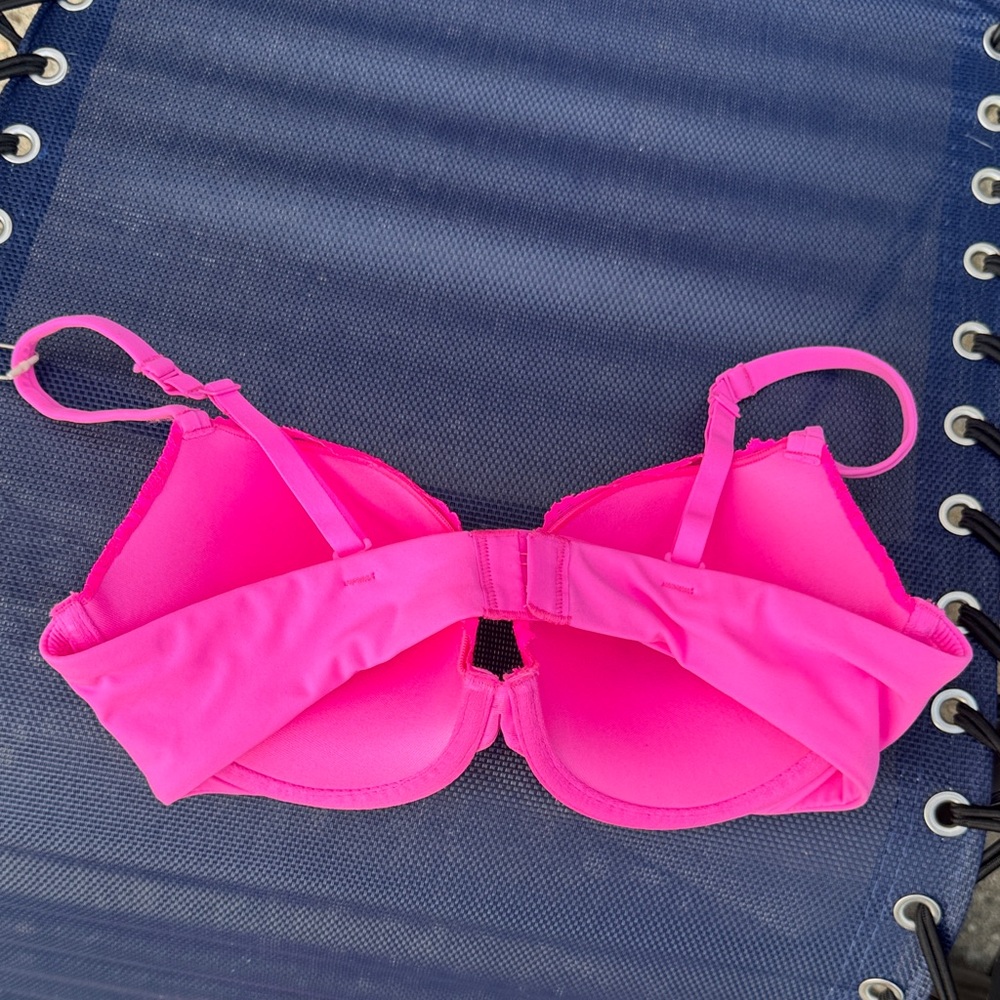 SKIMS Hot Pink Lace Bra - Picture 3 of 6